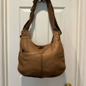 Casual Leather Shoulder Bag in Tan - Everyday Hobo